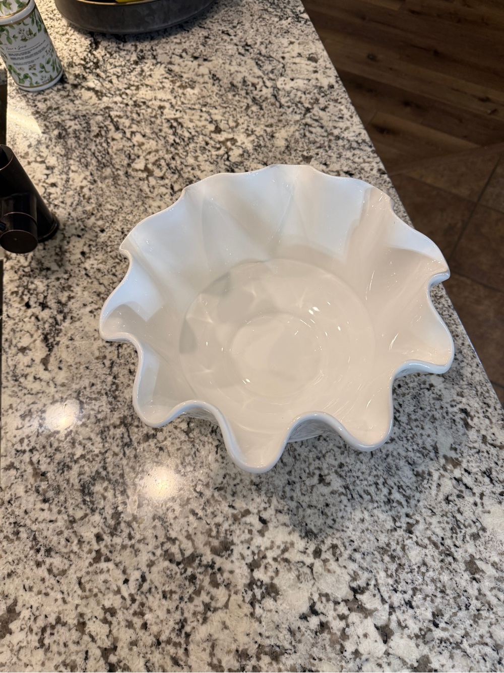 Vintage Pier 1 Dolomite White Ruffled Pedestal Centerpiece Bowl 12” - Picture 4 of 9